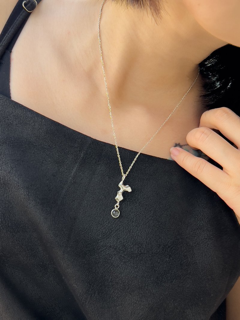 Cosmic Dust Necklace | Kyanite Black Hair Stone - สร้อยคอ - เงินแท้ สีเงิน