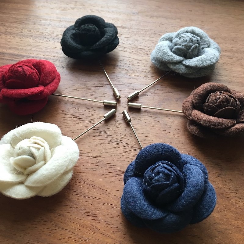 Woolen Flower Lapel Pin - เข็มกลัด - ผ้าฝ้าย/ผ้าลินิน หลากหลายสี