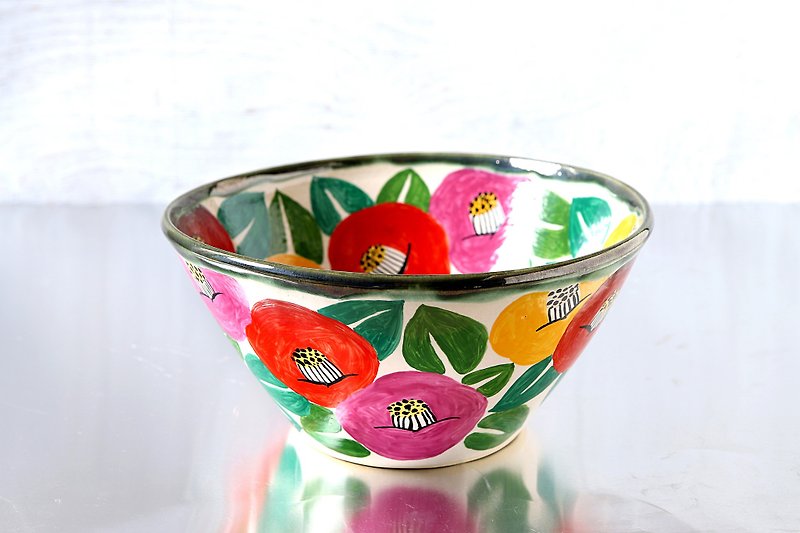 Large bowl of colorful camellia painting - จานและถาด - ดินเผา หลากหลายสี