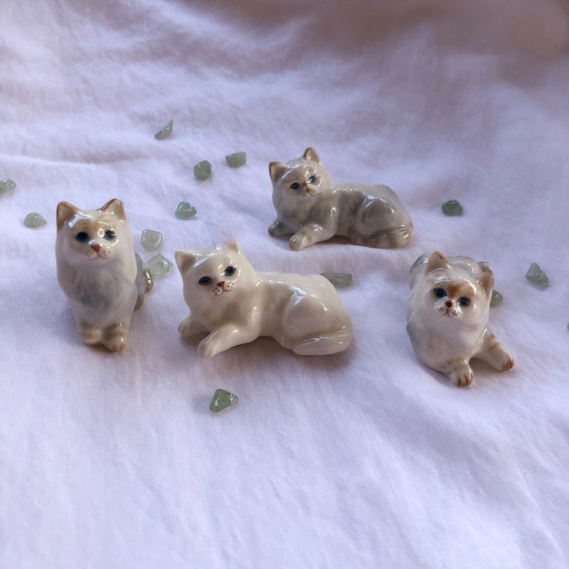 Celebrate lucky cat - Tiny animal figurine (4 pieces) Gift for special one - 玩偶/公仔 - 陶 白色