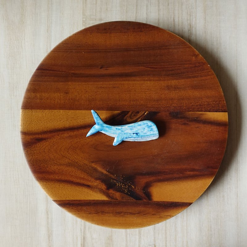 whale brooch, ceramic 001 - เข็มกลัด - ดินเผา สีใส