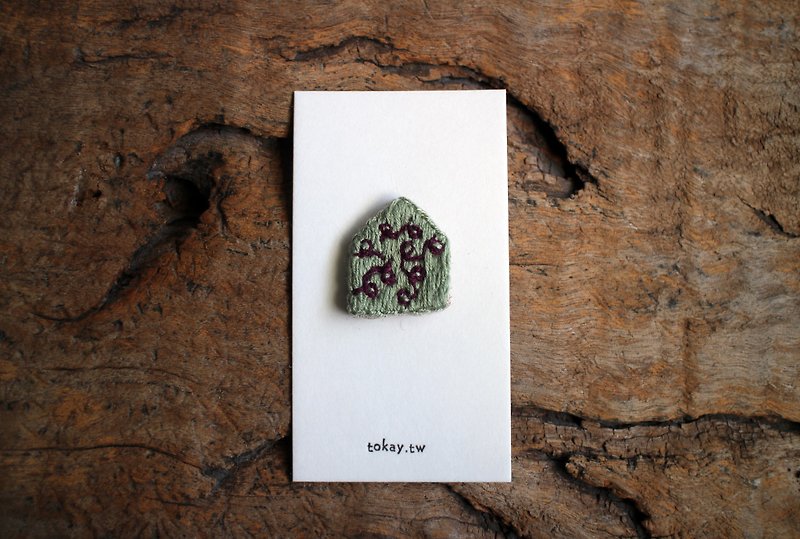 Little house pin 006 nagging - Brooches - Thread Green