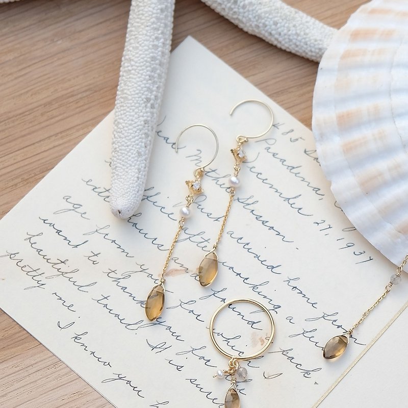 <Beau 輕珠寶>Morning Dew Petals – 14K Pack Golden Crystal Earrings - ต่างหู - เครื่องประดับพลอย สีเหลือง