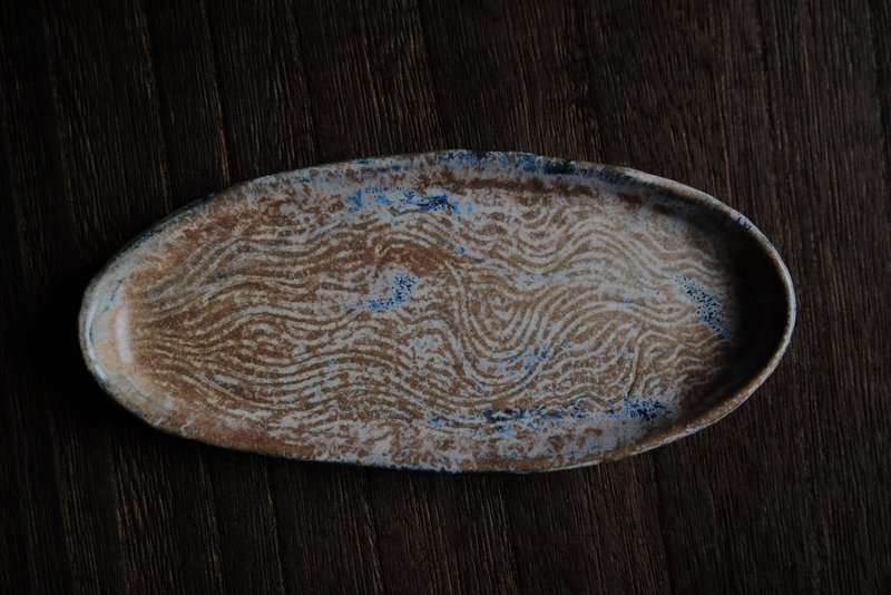 Traces of the time when the stream flowed along the rocks. Dry stream. Shallow plate. Dish. - Plates & Trays - Pottery Brown