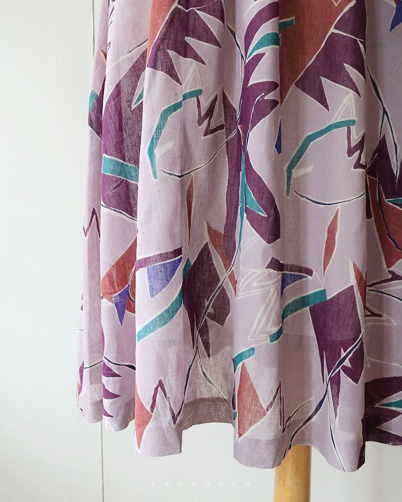Japanese Showa style retro geometric print pink and purple short-sleeved vintage dress - ชุดเดรส - เส้นใยสังเคราะห์ สีม่วง