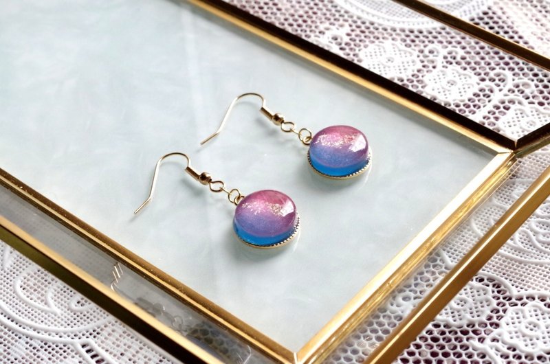 Resin art round earrings/Akebono - ต่างหู - วัสดุอื่นๆ สึชมพู