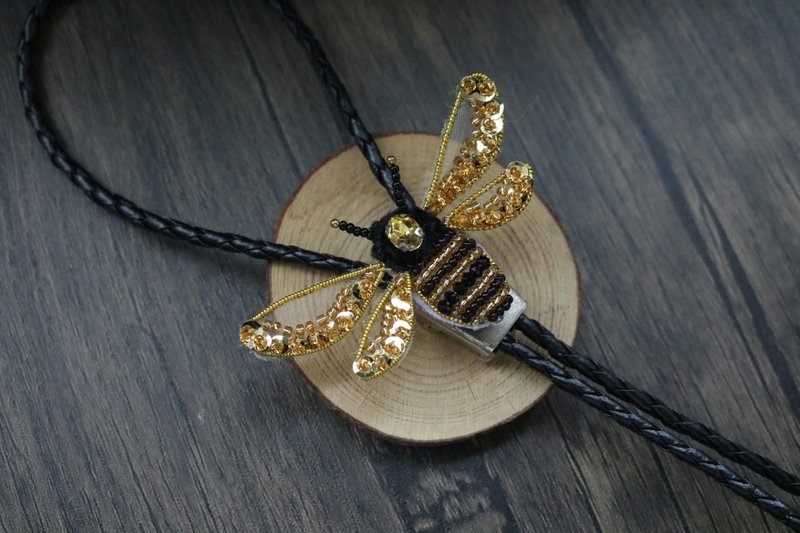 手工刺绣系列保罗领带bolo tie潮牌蜜蜂项饰原创 - 領帶/領帶夾 - 繡線 金色