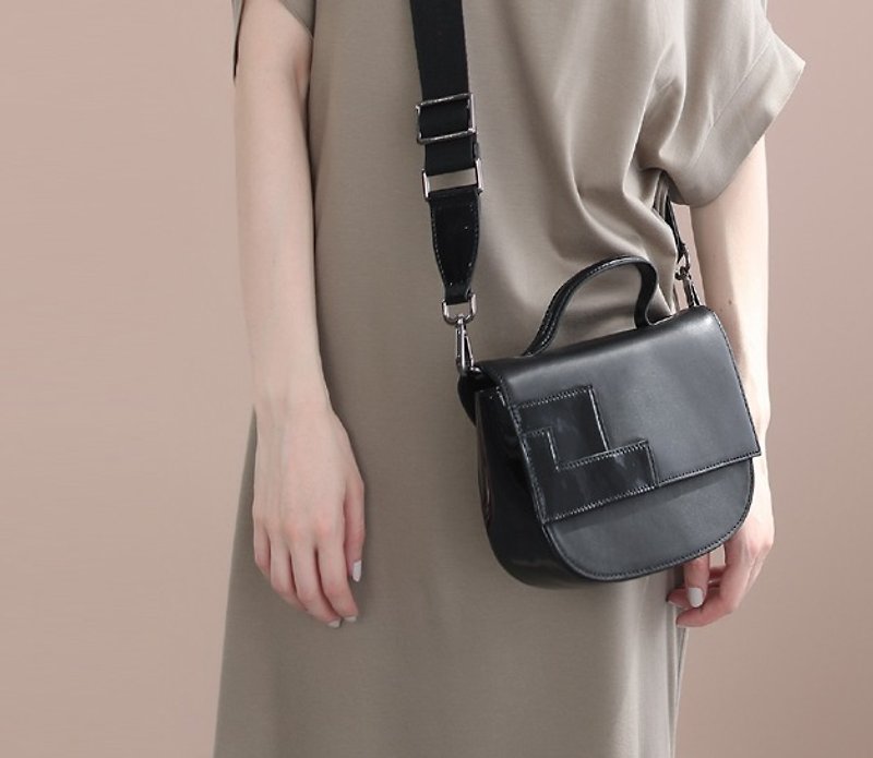 Geometric color block cutting wide webbing portable shoulder dual-use bag black - Messenger Bags & Sling Bags - Genuine Leather Black