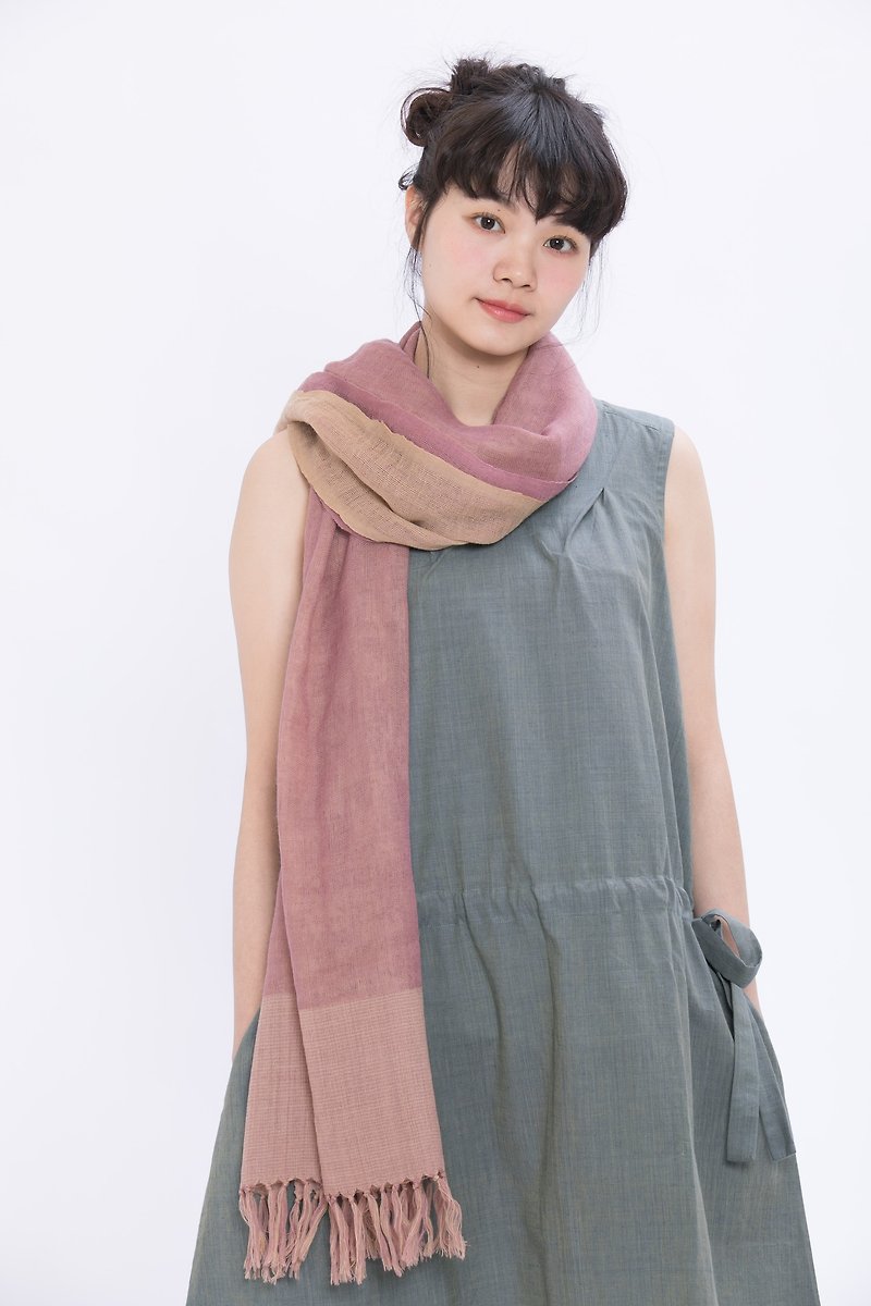 繁花夢境 羊毛圍巾-櫻瓣綻放-公平貿易 - 絲巾 - 羊毛 粉紅色