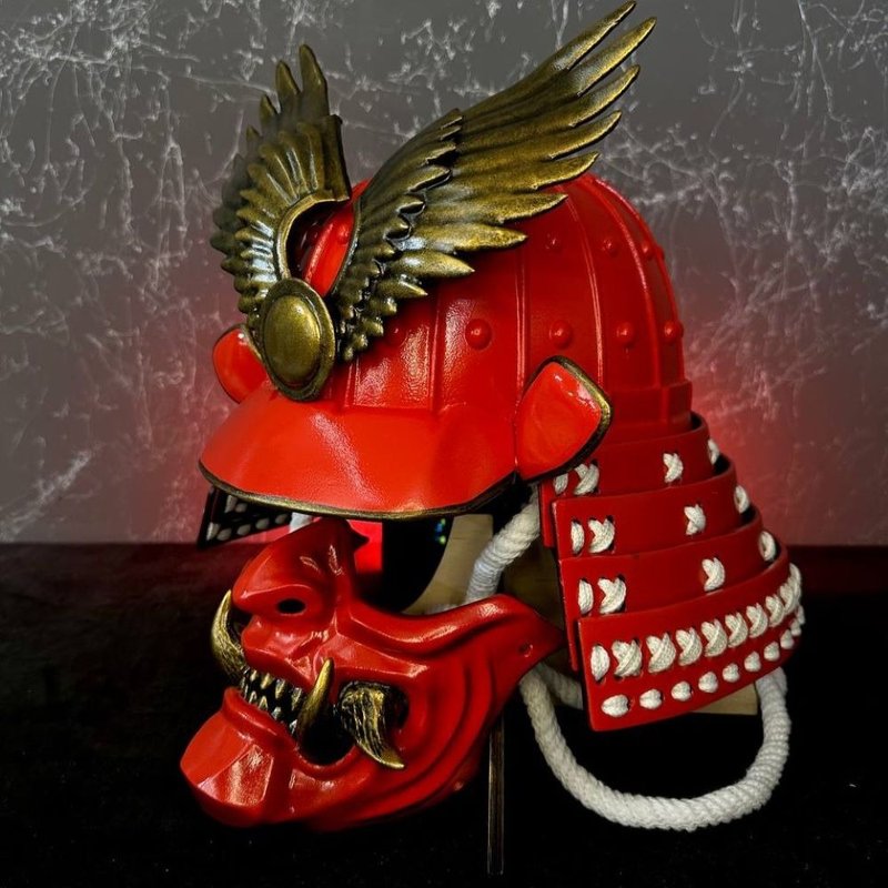 Red Japanese Samurai Kabuto Helmet wearable, Samurai Armour Helmet cosplay - 口罩/口罩收納套 - 樹脂 紅色
