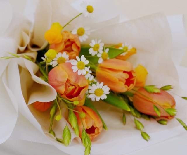 5 Tulips Bouquet - Shop flowersonroad Dried Flowers & Bouquets - Pinkoi
