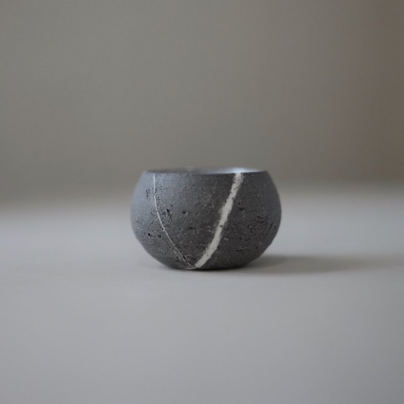 Stillness Pebble 陶瓷花崗鵝卵石頭小茶杯 011 - 茶壺/茶杯/茶具 - 陶 灰色