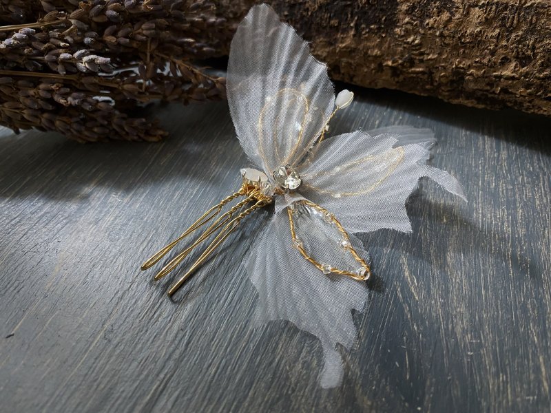 原創手工飾品 芙蘿拉Flora 水晶紗花蝴蝶 髮叉-白 - 髮夾/髮圈 - 其他材質 