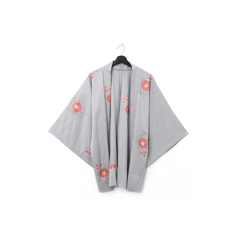 Back to Green-Japan brought back haori light gray blue flowers/vintage kimono - เสื้อแจ็คเก็ต - ผ้าไหม 