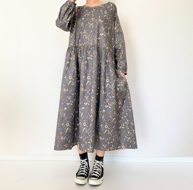 flower pattern　Dandelion　one-piece dress 　long sleeves　cotton　Gray - ชุดเดรส - ผ้าฝ้าย/ผ้าลินิน สีเทา