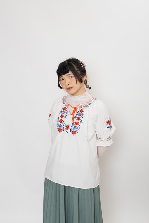 ウクライナ刺繍トップス.ウクライナブラウス【初恋店】Vintage