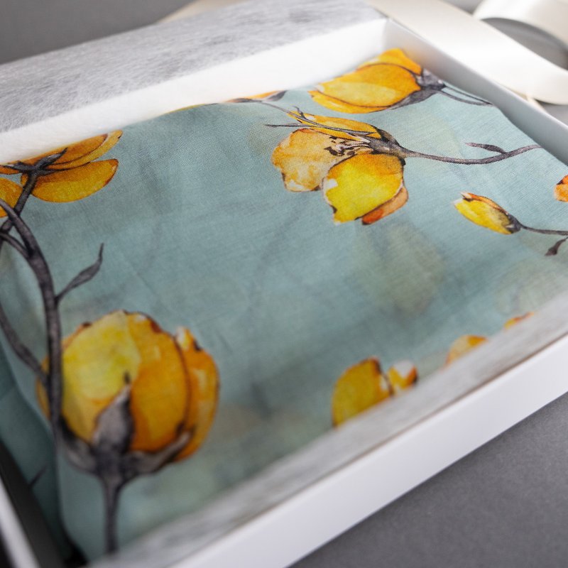 Enmo Lin Soft Cotton Watercolor Yellow Flower Illustration Large Silk Scarf-Lake Green - ผ้าพันคอ - ผ้าฝ้าย/ผ้าลินิน สีเขียว