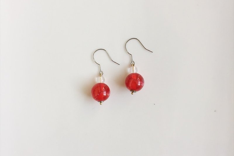 Strawberry snow treasure antique resin crystal earrings - Earrings & Clip-ons - Other Metals Red