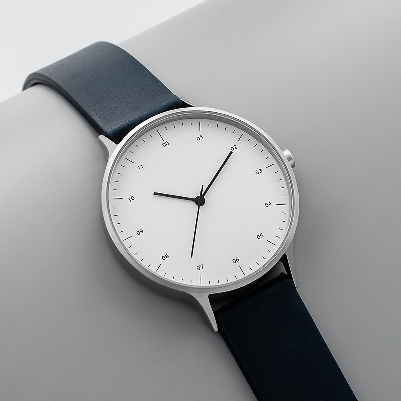 BIJOUONE彼樹灣 B302系列 銀色表殼 白色表盤 深藍色真皮表帶手錶 - 男裝錶/中性錶 - 不鏽鋼 銀色