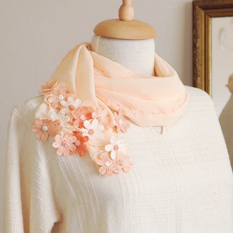 【受注製作】レースの花付き シフォンストール【デイジー】サンセットオレンジ - 絲巾 - 其他人造纖維 橘色