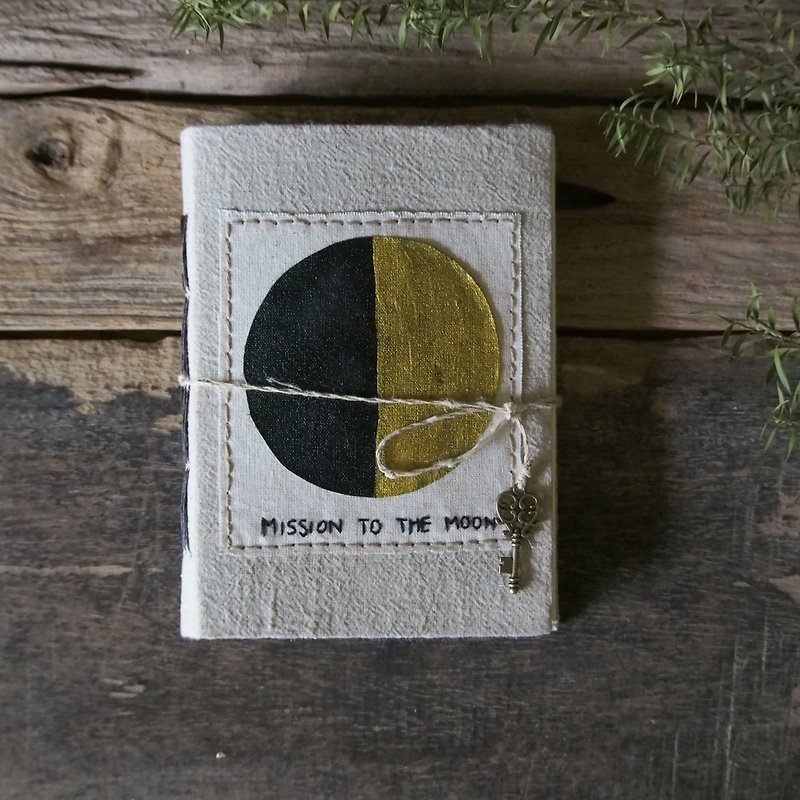 Crescent moon. notebook handmadenotebook diaryhandmade 筆記本 - 筆記本/手帳 - 棉．麻 卡其色