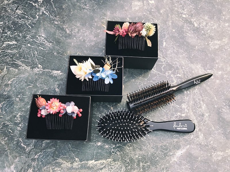 Limited combination - professional bristle hair comb + hand hair accessories - Makeup Brushes - Wood Multicolor