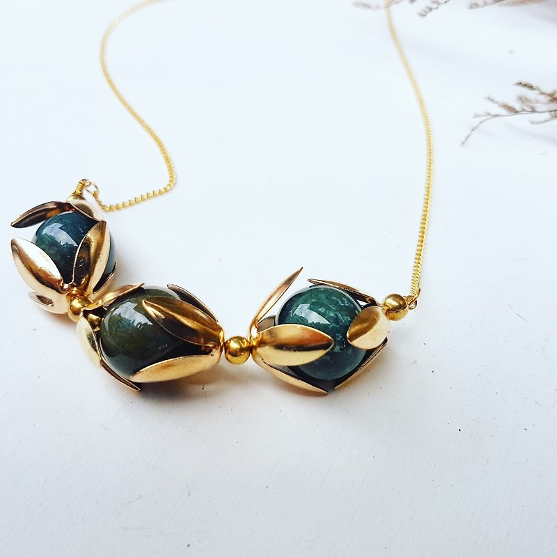 Summer limited round aquatic grass agate petal shape copper hand made necklace - Necklaces - Jade Green