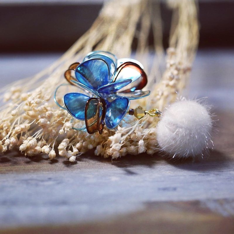 Hanakin花金 品品 藍 手作飾品耳環 一對-秋冬限定款 - 耳環/耳夾 - 樹脂 藍色