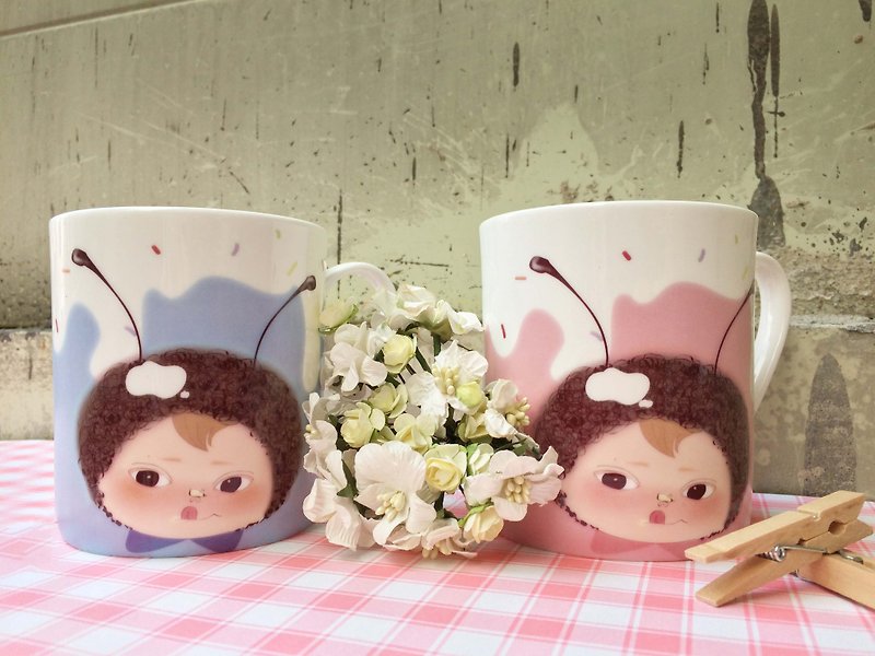 Customized bone china mug-baby ant - Mugs - Porcelain Multicolor