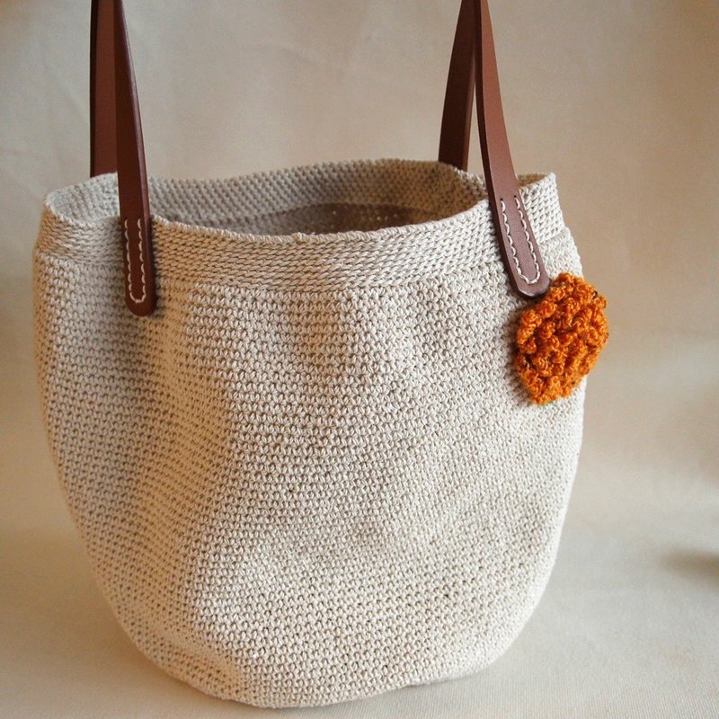 Wool knitted handmade gift orange hydrangea/fireworks leather handle white Linen and linen handwoven bag - Handbags & Totes - Other Materials White