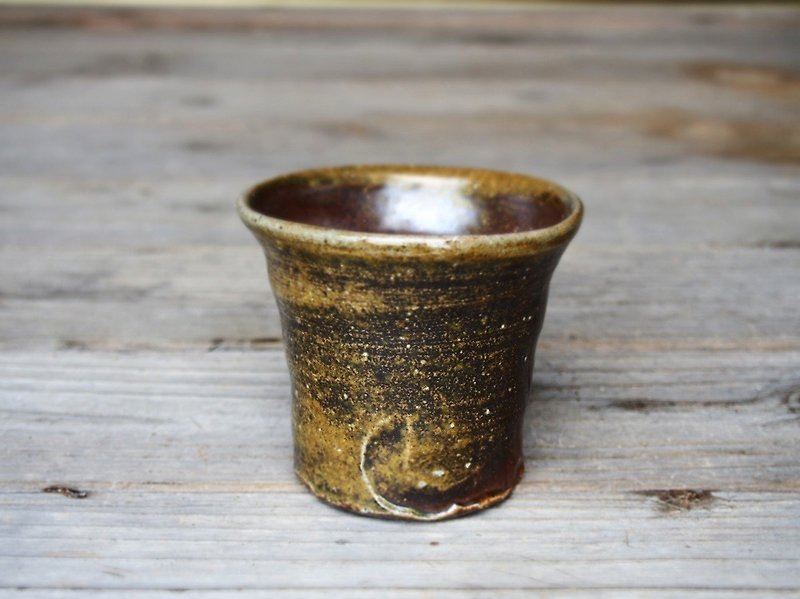 Bizen shochu drinking (small) 【wave】 s5-017 - Cups - Pottery Brown