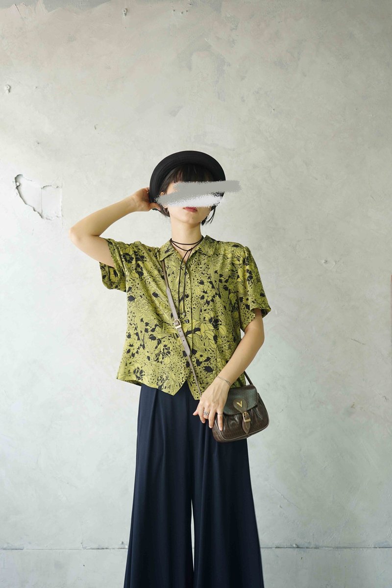 尋寶古著-伊藤風格漫畫線條黑黃撞色花卉印花襯衫 - 女襯衫 - 聚酯纖維 黃色