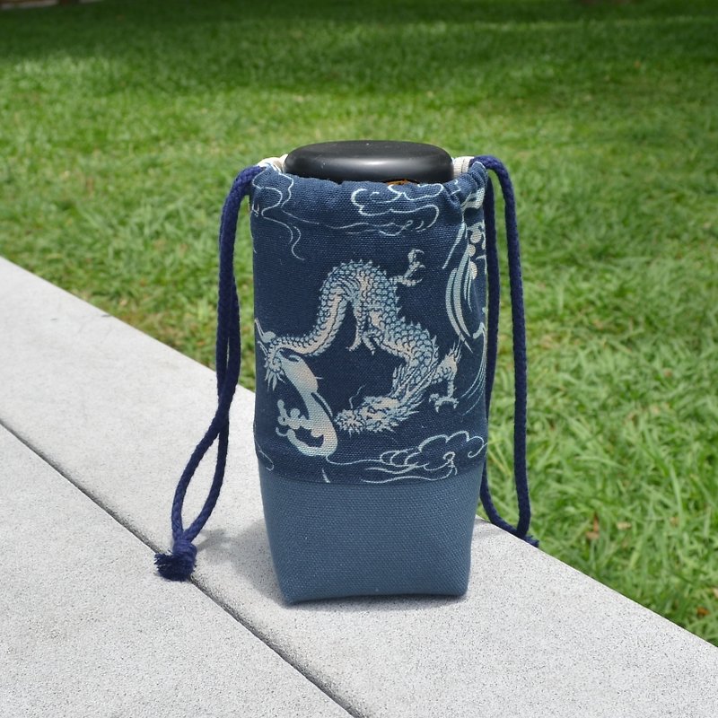 Dragon pattern beverage bag/water bottle holder/beverage carrier - ถุงใส่กระติกนำ้ - ผ้าฝ้าย/ผ้าลินิน สีน้ำเงิน