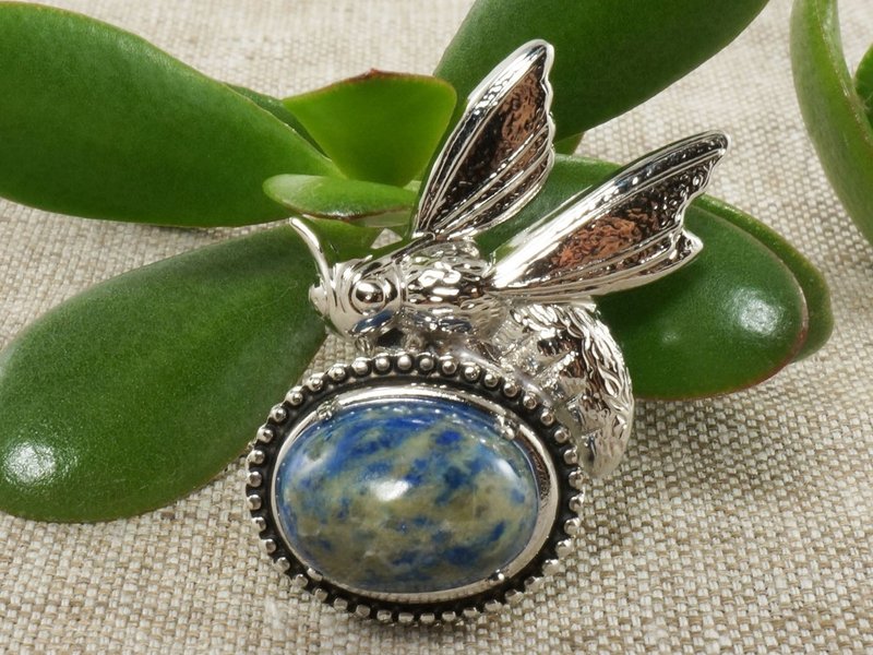 Silver Bee Brooch Pin Lapis Lazuli Lazurite Blue Stone Insect Brooch Pin Jewelry - เข็มกลัด - เครื่องประดับพลอย สีน้ำเงิน