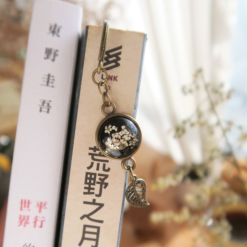 Dry flower bookmark - Bookmarks - Other Materials Black