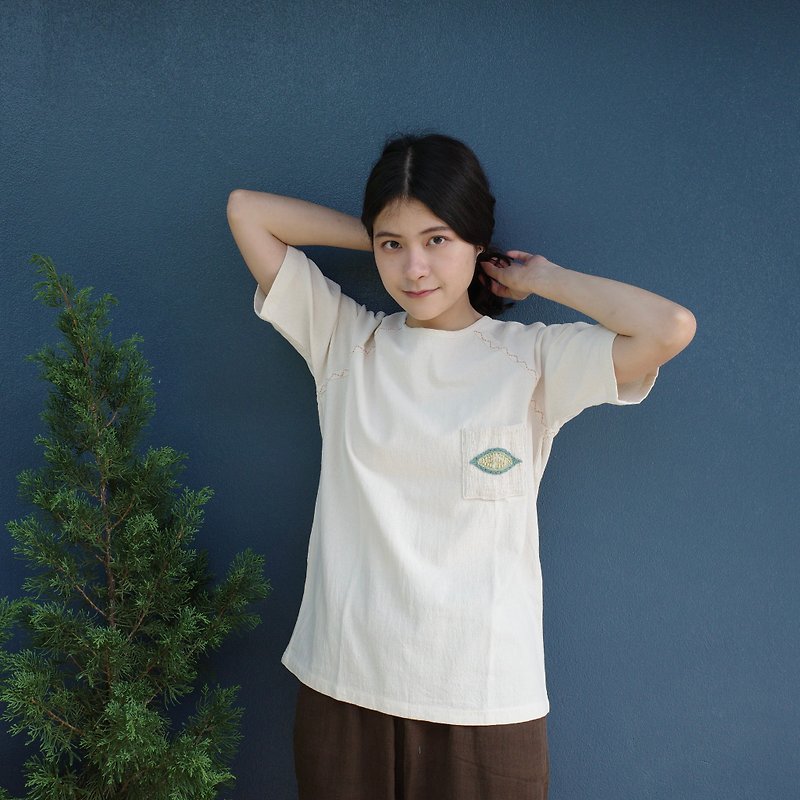bitter melon pocket shirt / hand embroidery / natural dye - 女上衣/長袖上衣 - 棉．麻 白色