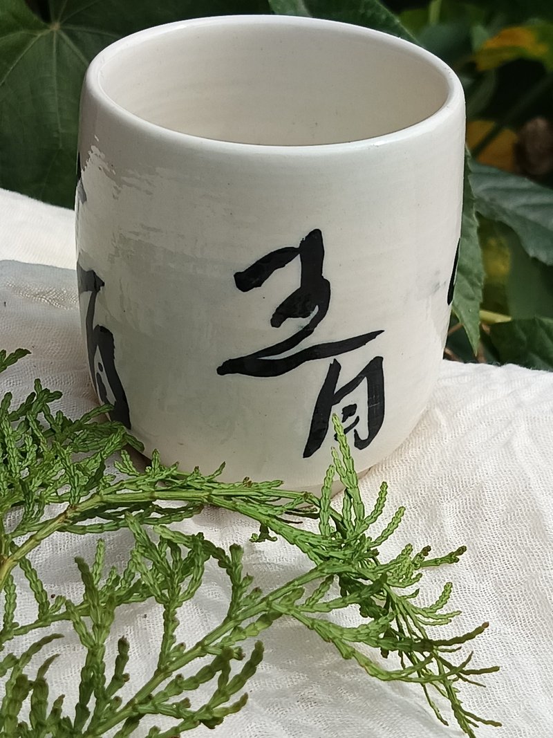 手握茶杯陶瓷燒製適合冬日手臥防燙又暖手藝術家手寫文字 - 茶壺/茶杯/茶具 - 瓷 白色