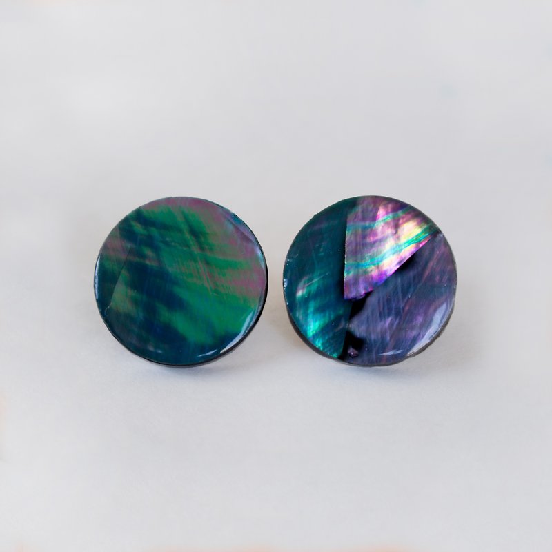 pearl opal earrings (black/circle) - 耳環/耳夾 - 貝殼 黑色