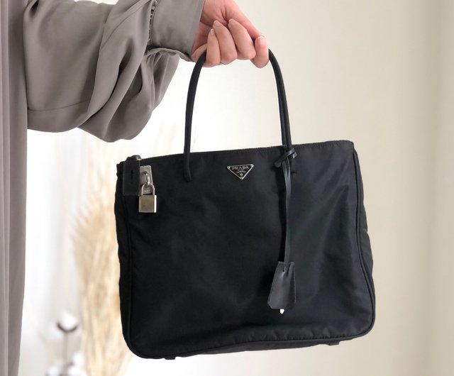 ハンドバッグ PRADA Padlock handbag Black Prada Large Re-Nylon Top Handle Bag with Lock | Saks Fifth