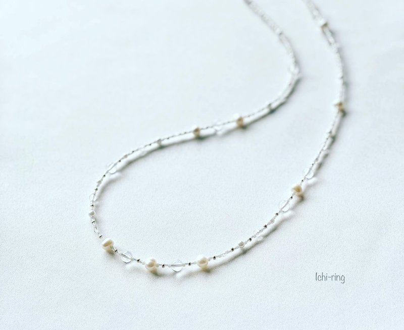 Neige M.  水晶と淡水パールのビーズネックレス 65cmミドル - 項鍊 - 半寶石 白色