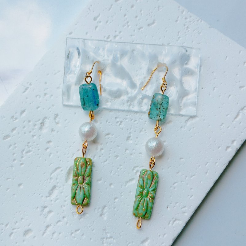 【Green Rectangle】 Glass Beads and Natural Stones Earrings - ต่างหู - แก้ว สีเขียว