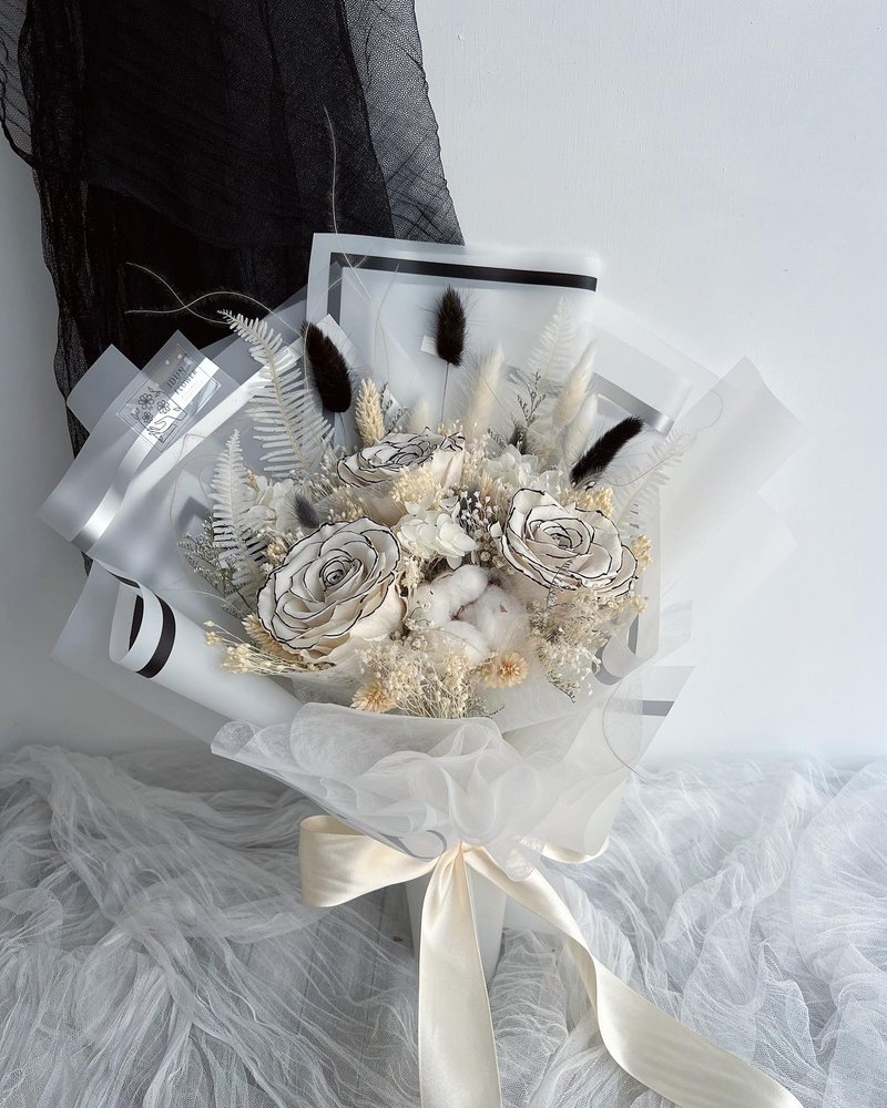 Eden Flower Room 3 Chanel Everlasting Roses Hydrangea Dried Bouquet - ช่อดอกไม้แห้ง - พืช/ดอกไม้ ขาว