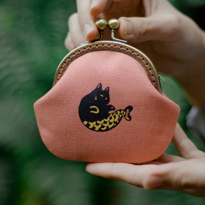 Handmade coin purse (little black cat fish) / gold bag - Coin Purses - Other Materials Red