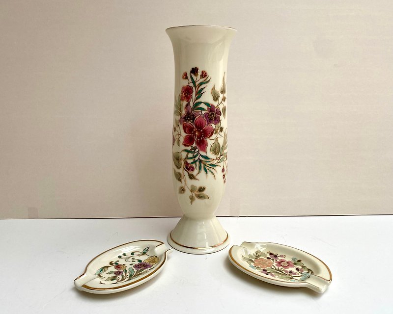 Vintage Set of Vase And Two Ashtrays in Porcelain By ZSOLNAY, Hungary, 1950s - Other - Porcelain 