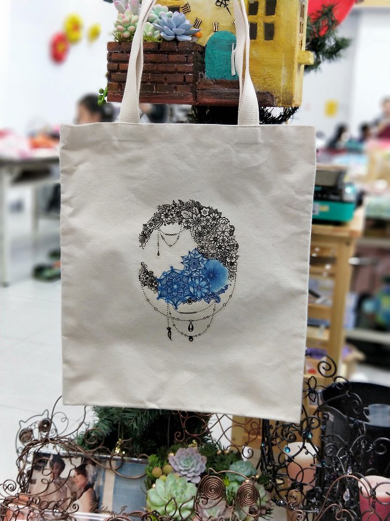 Hand painted moon garden canvas backpack - กระเป๋าแมสเซนเจอร์ - ผ้าฝ้าย/ผ้าลินิน ขาว