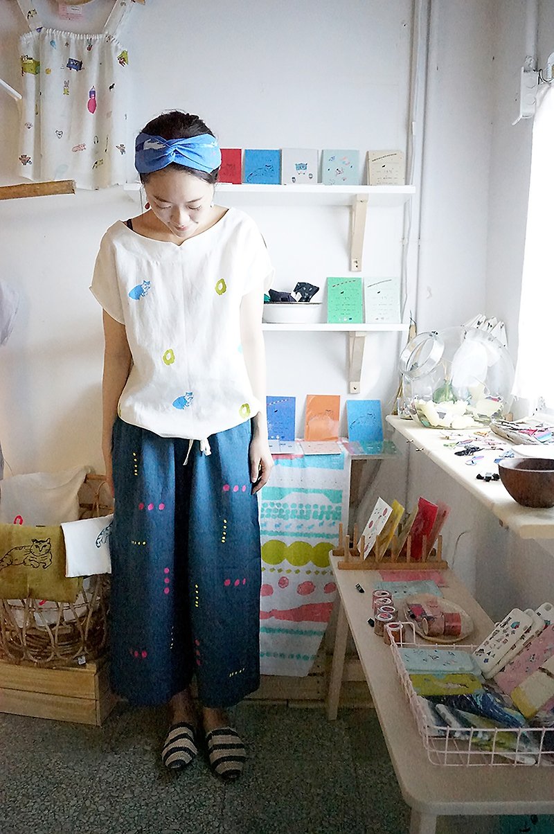 The eleventh wave of replenishment blue shiny hand-printed silk-printed colorful dots, circle linen pocket wide pants - Women's Pants - Cotton & Hemp Blue