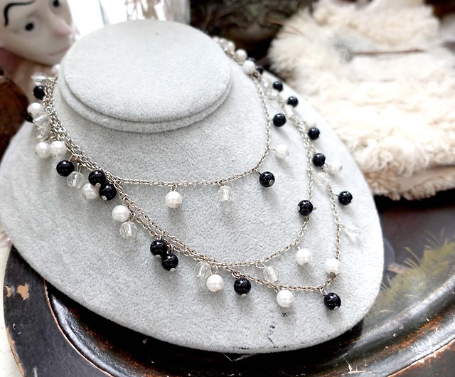 Japanese middle-aged black and white glue pearl super long choker necklace  CHANEL style high-end second-hand antique jewelry - Shop Mr.Travel Genius  Antique shop Necklaces - Pinkoi