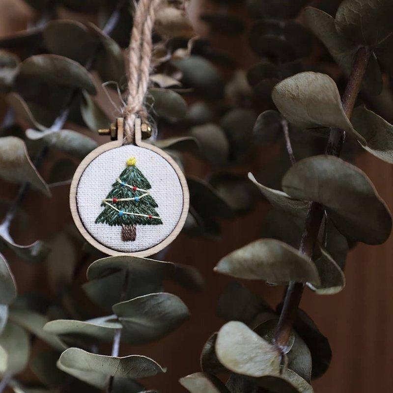 聖誕樹迷你刺繡掛飾 | 胸針 | 鎖匙扣 - 吊飾 - 繡線 綠色