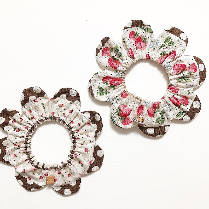 Large Intestine Wreath-Strawberry Cake Waltz-Handmade Special Pet Collar-Spot 2 - ปลอกคอ - ผ้าฝ้าย/ผ้าลินิน สีกากี