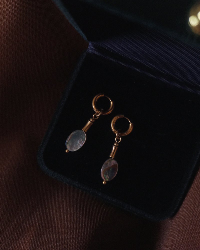 Abalone two-piece earrings medical steel easy-buckle earrings - ต่างหู - เปลือกหอย หลากหลายสี